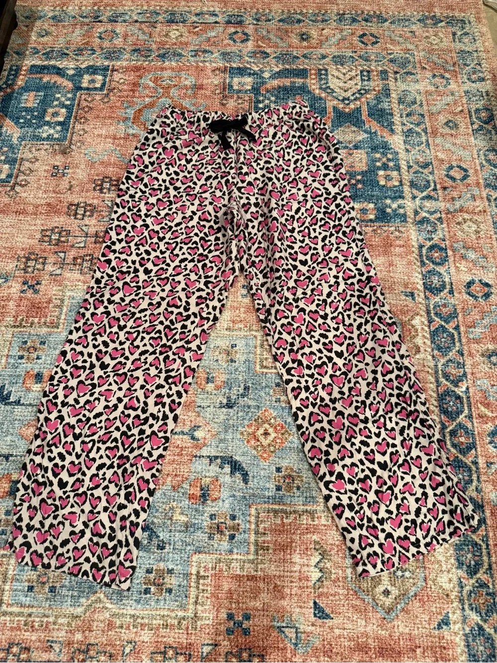 Victoria's Secret Pink & Black Heart Leopard Lounge Pants